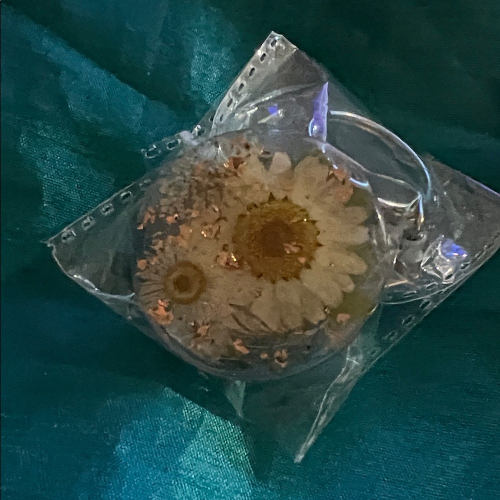 Floral Keychain with Daisies